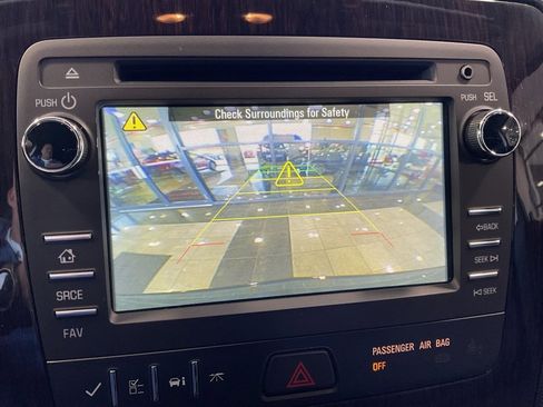 Used 2017 Chevrolet Traverse LT w/ Style and Technology Package image 16