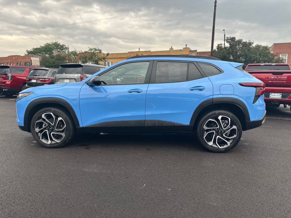 Used 2024 Chevrolet Trax RS w/ Sunroof Package FWD image 7