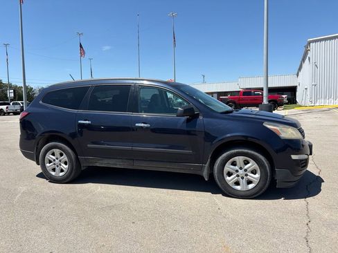 Used 2015 Chevrolet Traverse LS FWD image 2