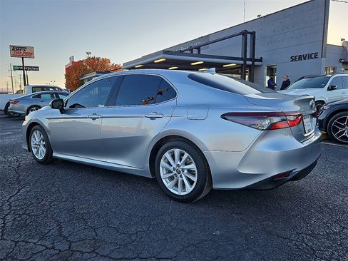 Used 2022 Toyota Camry LE image 4