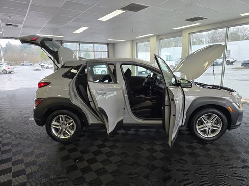Used 2022 Hyundai Kona SE image 19