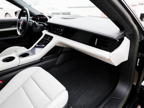 Certified 2023 Porsche Taycan image 29