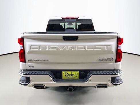 Used 2022 Chevrolet Silverado 1500 High Country w/ Z71 Off-Road Package AWD/4WD image 7