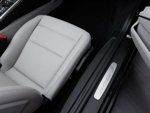 Certified 2025 Porsche 718 Boxster S RWD image 36