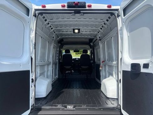 Used 2026 RAM ProMaster 2500 w/ Convenience Group FWD image 12
