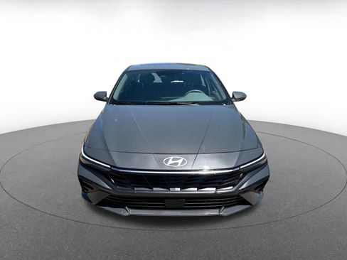 Used 2025 Hyundai Elantra SEL FWD image 2