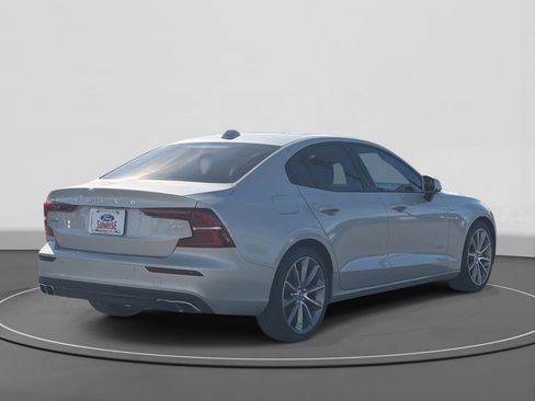 Used 2019 Volvo S60 T5 Momentum w/ Premium Package image 5