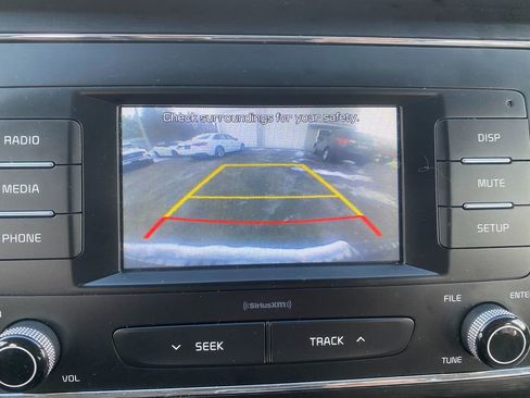 Used 2018 Kia Sedona L image 21