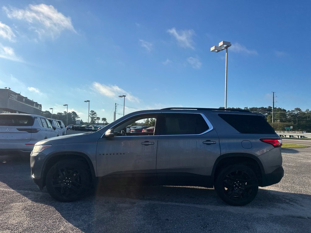 Used 2021 Chevrolet Traverse LT w/ LPO, Blackout Package AWD/4WD image 6