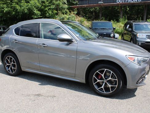 Used 2020 Alfa Romeo Stelvio Ti w/ Active Blind Spot Package AWD/4WD image 5