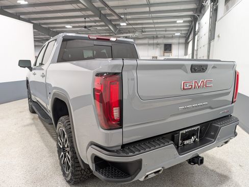 Used 2024 GMC Sierra 1500 AT4 w/ AT4 Premium Package image 5