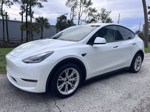 Used 2023 Tesla Model Y Long Range AWD/4WD image 2