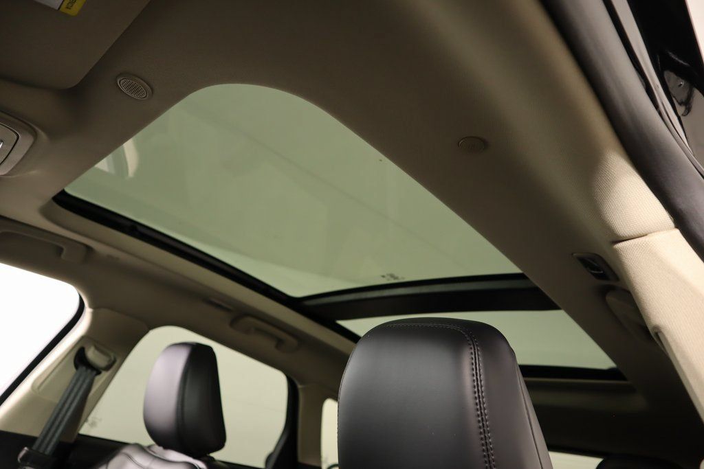 New 2025 Lincoln Corsair Grand Touring AWD/4WD image 16