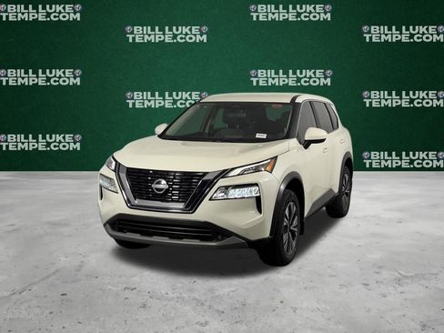 Used 2023 Nissan Rogue SV image 4