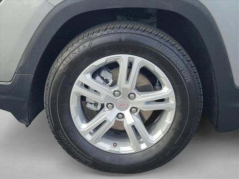 Used 2024 GMC Terrain SLE image 22