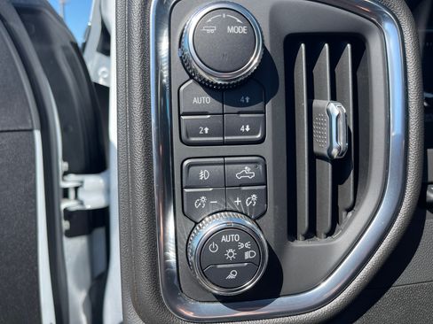 Used 2023 GMC Sierra 2500 AT4 w/ AT4 Premium Plus Package AWD/4WD image 11