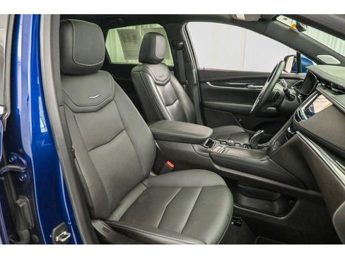 Used 2023 Cadillac XT5 Premium Luxury image 16