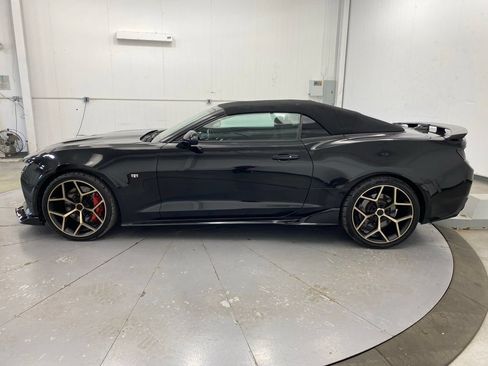 Used 2018 Chevrolet Camaro SS RWD image 4