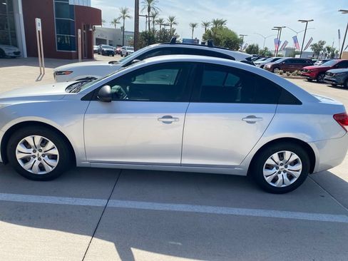 Used 2016 Chevrolet Cruze LS FWD image 8