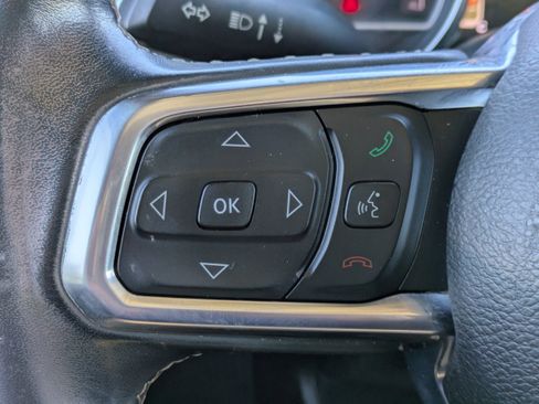 Used 2019 Jeep Wrangler Unlimited Sahara image 20