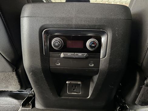 Used 2024 Chevrolet Suburban LT image 29