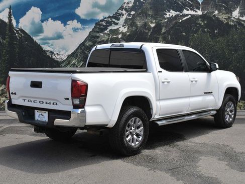 Used 2019 Toyota Tacoma SR5 AWD/4WD image 3