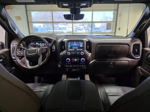 Used 2021 GMC Sierra 2500 Denali w/ Denali Black Diamond Edition image 18