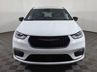 New 2026 Chrysler Pacifica Select video 2