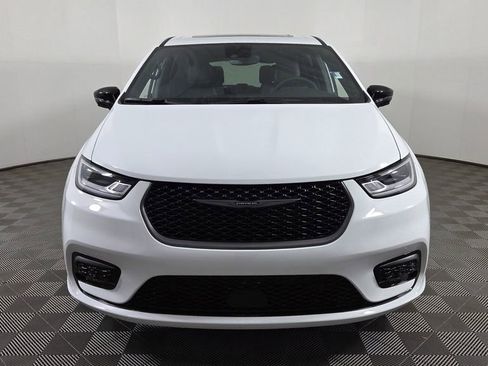 New 2026 Chrysler Pacifica Select image 2