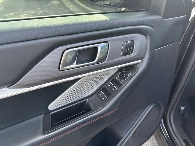 Used 2025 Ford Explorer ST AWD/4WD image 9