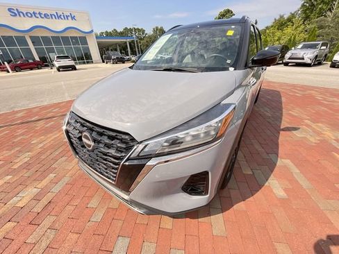 Used 2023 Nissan Kicks SR w/ SR Premium Package FWD image 25