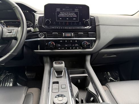 Used 2023 Nissan Pathfinder SL w/ Black Appearance Package AWD/4WD image 11