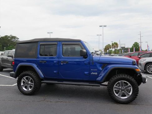 Used 2019 Jeep Wrangler Unlimited Sahara w/ Cold Weather Group AWD/4WD image 2