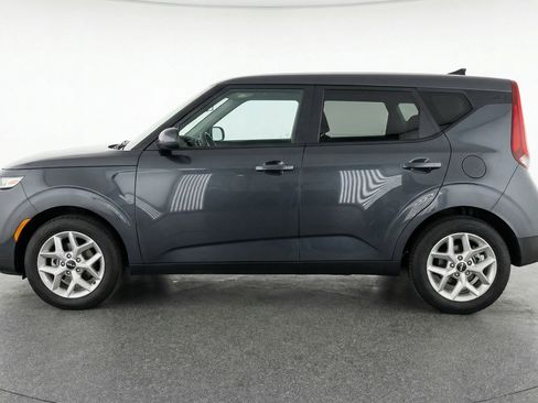 Used 2025 Kia Soul LX w/ LX Technology Package FWD image 5