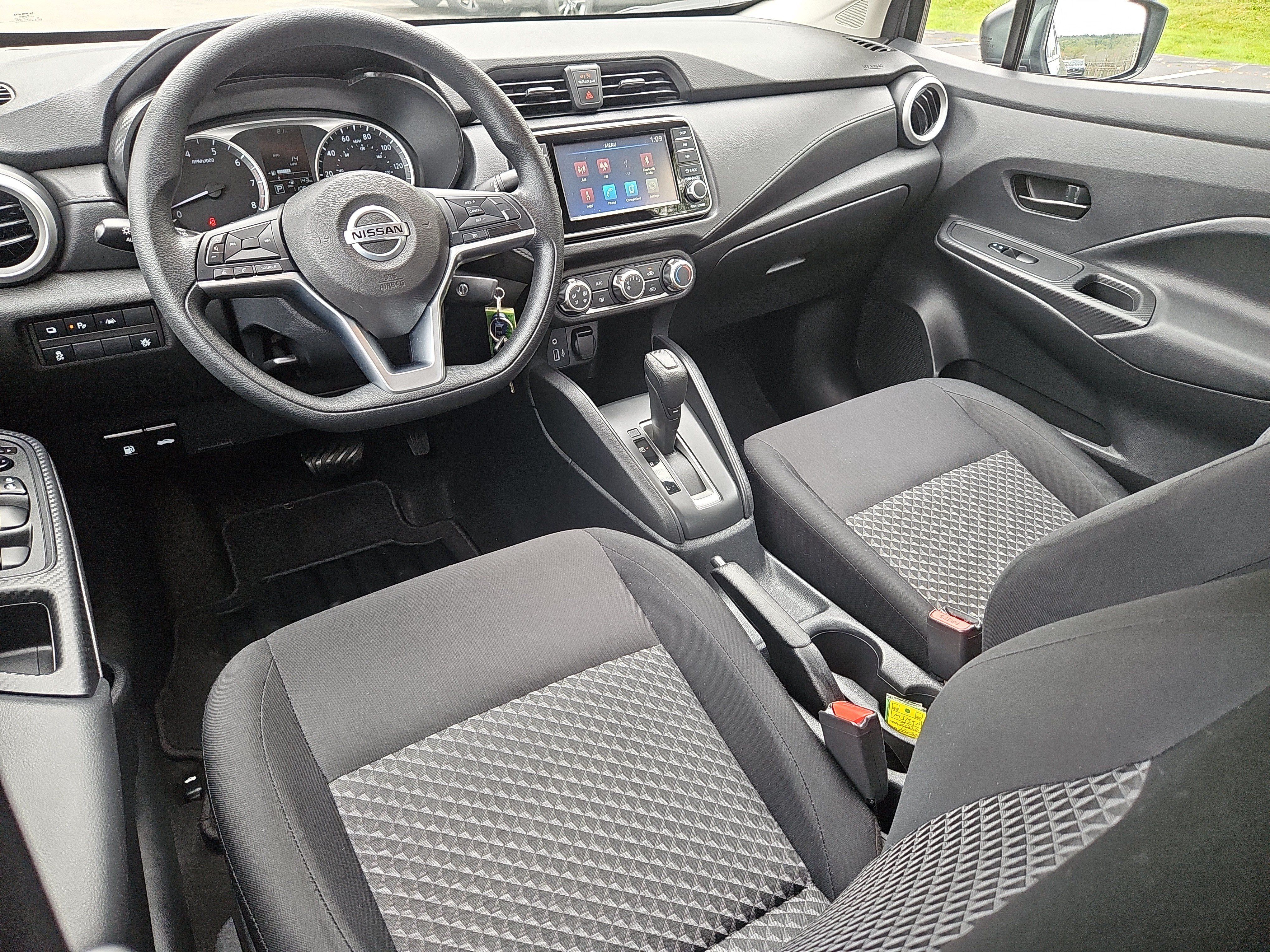 Used 2022 Nissan Versa S FWD image 3