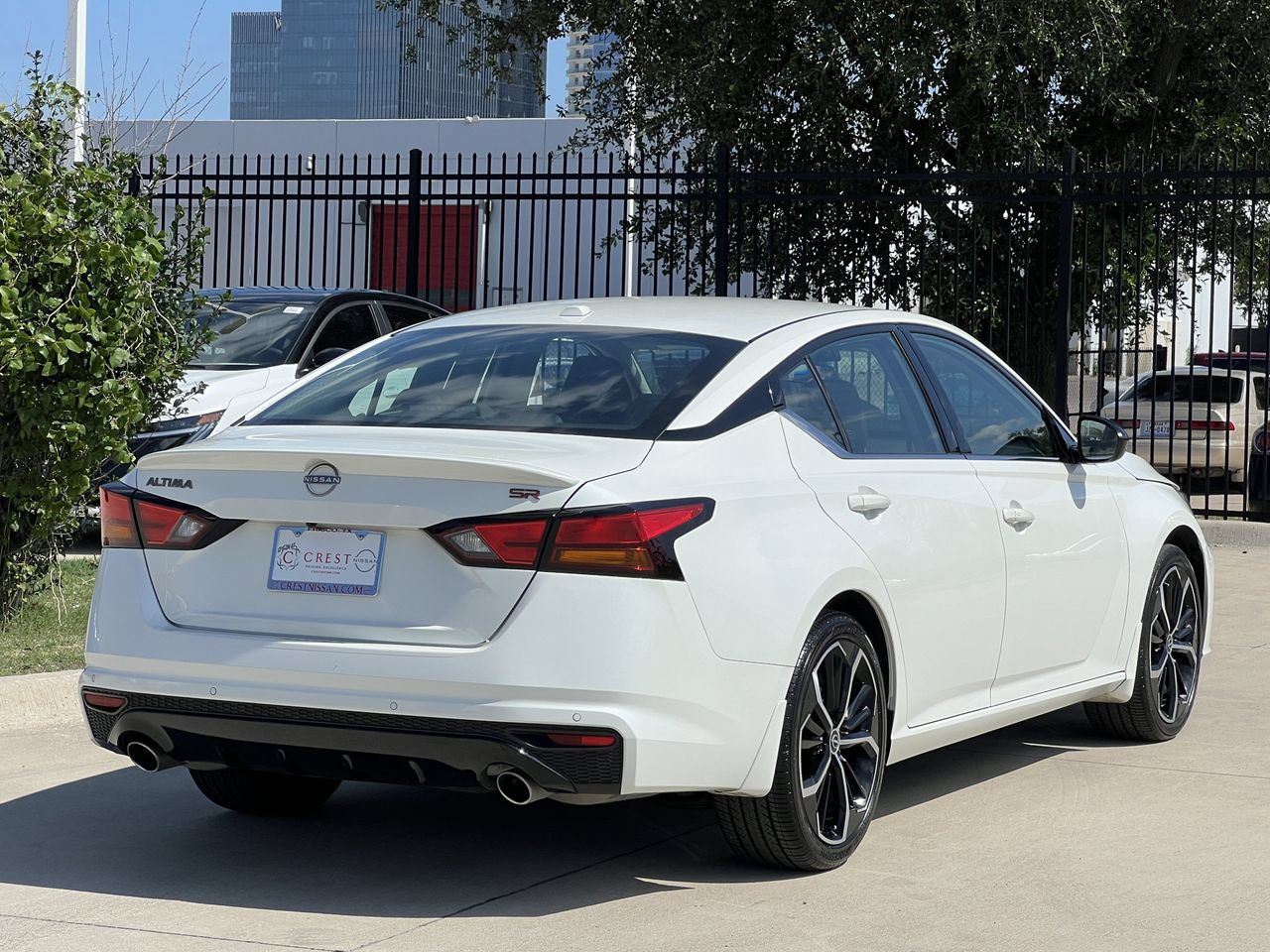 Used 2024 Nissan Altima 2.5 SR FWD image 3