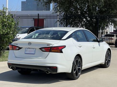 Used 2024 Nissan Altima 2.5 SR FWD image 3