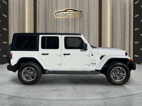 Used 2021 Jeep Wrangler Unlimited Sahara image 8