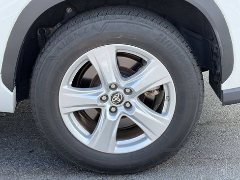 Used 2023 Toyota Highlander LE FWD image 12