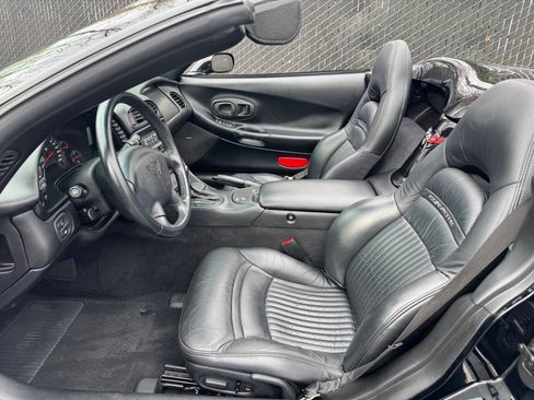 Used 2001 Chevrolet Corvette Base 2dr Convertible w/ Preferred Equipment Group2 image 10