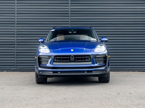 Certified 2025 Porsche Macan image 11