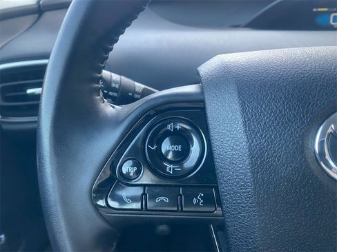 Used 2022 Toyota Prius XLE image 19