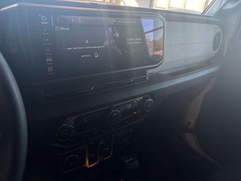 Used 2025 Jeep Wrangler Sport S image 27