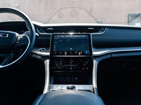 New 2025 Jeep Grand Cherokee L Limited w/ Trailer Tow Package image 17