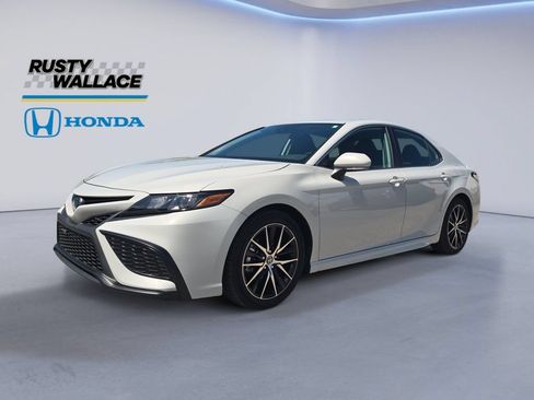 Used 2024 Toyota Camry SE FWD image 1