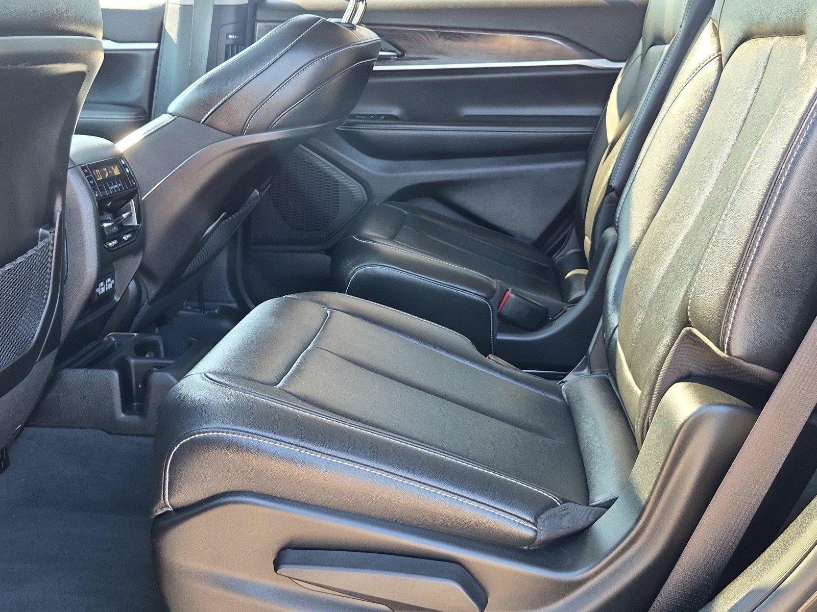 Used 2023 Jeep Grand Cherokee L Limited RWD image 17