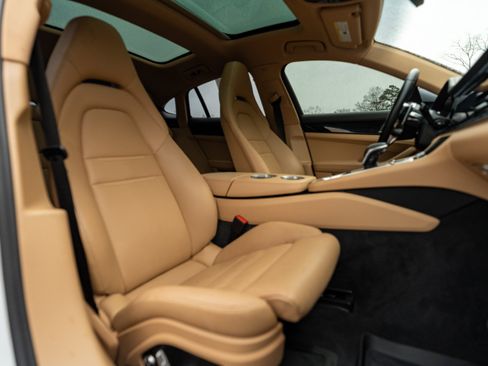 Used 2020 Porsche Panamera 4 image 23