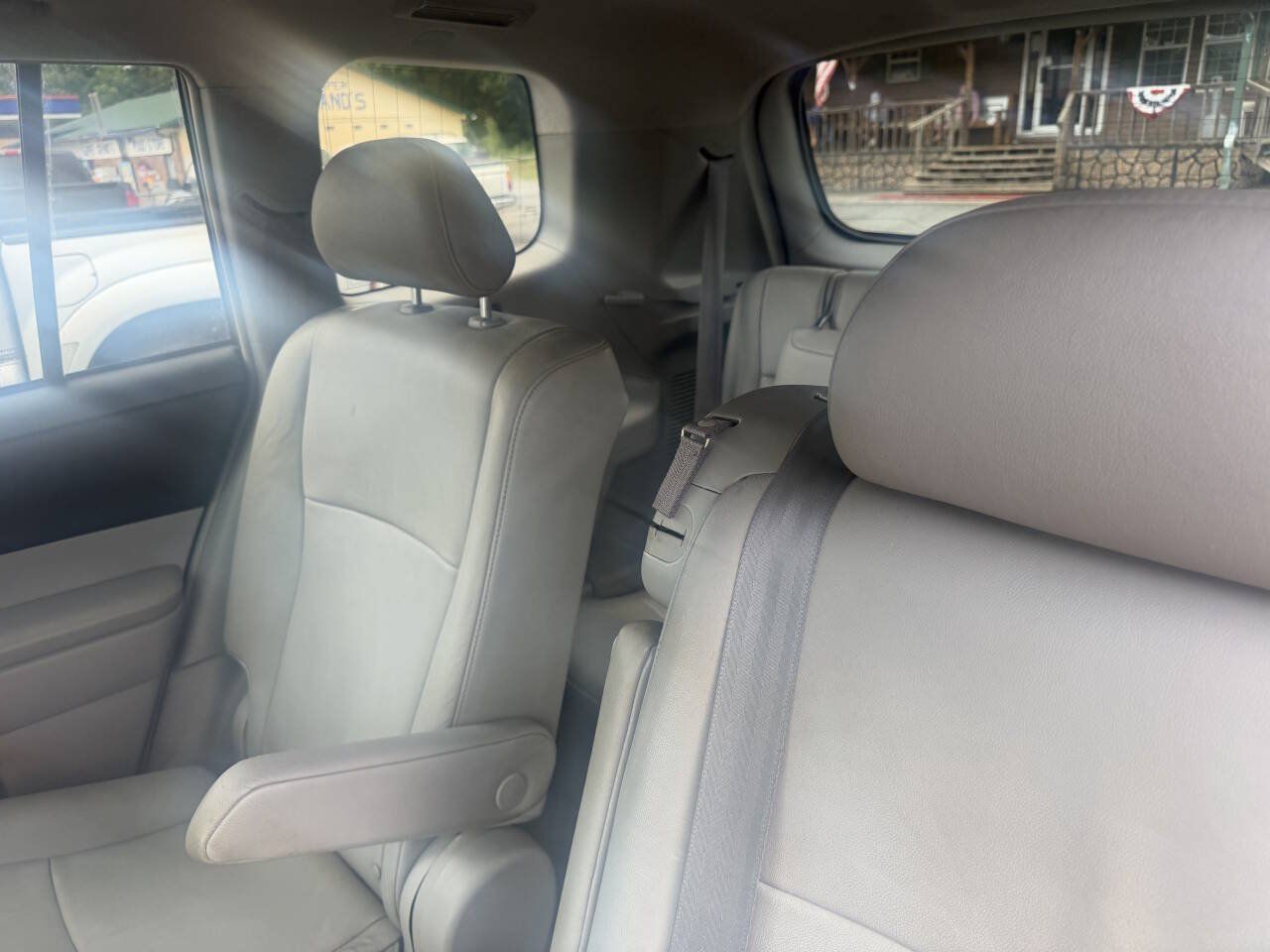 Used 2010 Toyota Highlander Limited w/ Extra Value Pkg 7 FWD image 6
