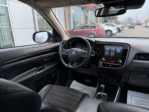 Used 2020 Mitsubishi Outlander SE image 32