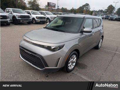 Used 2023 Kia Soul LX w/ LX Technology Package